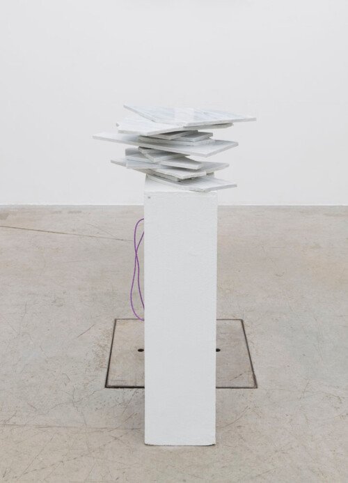 Baltic sea 2018 40x40x18cm Mexican white marble, mobile phone with video